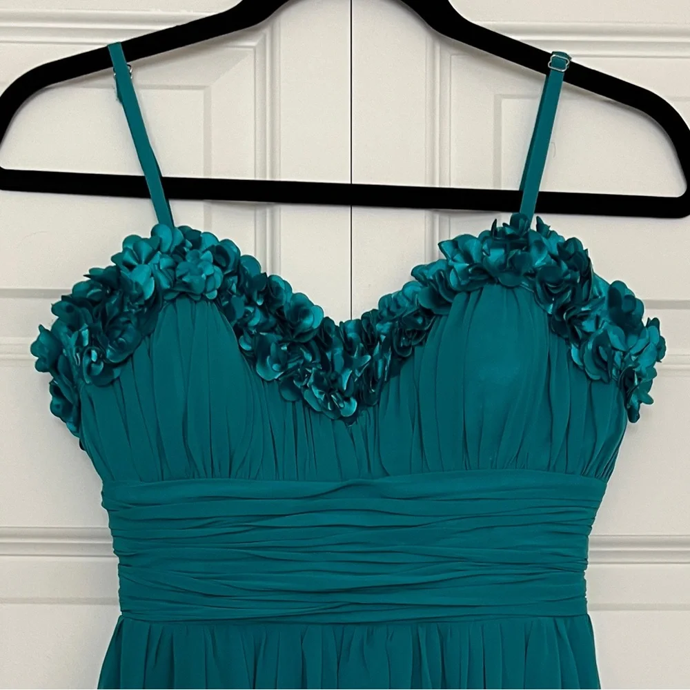 Teal Sleeveless Dress with Floral Accents - Picture 2 of 4
